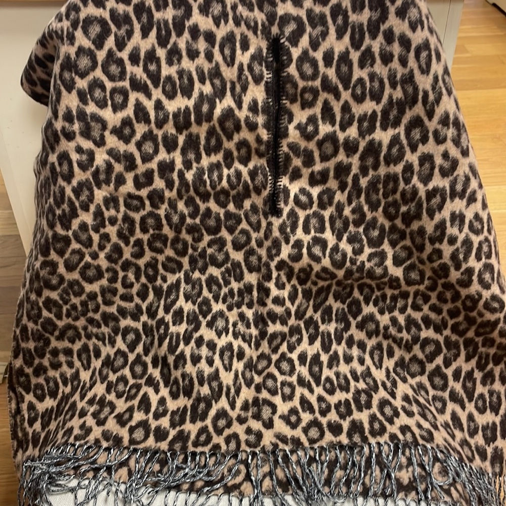 Talbots Wool Leopard Wrap - Picture 8 of 10